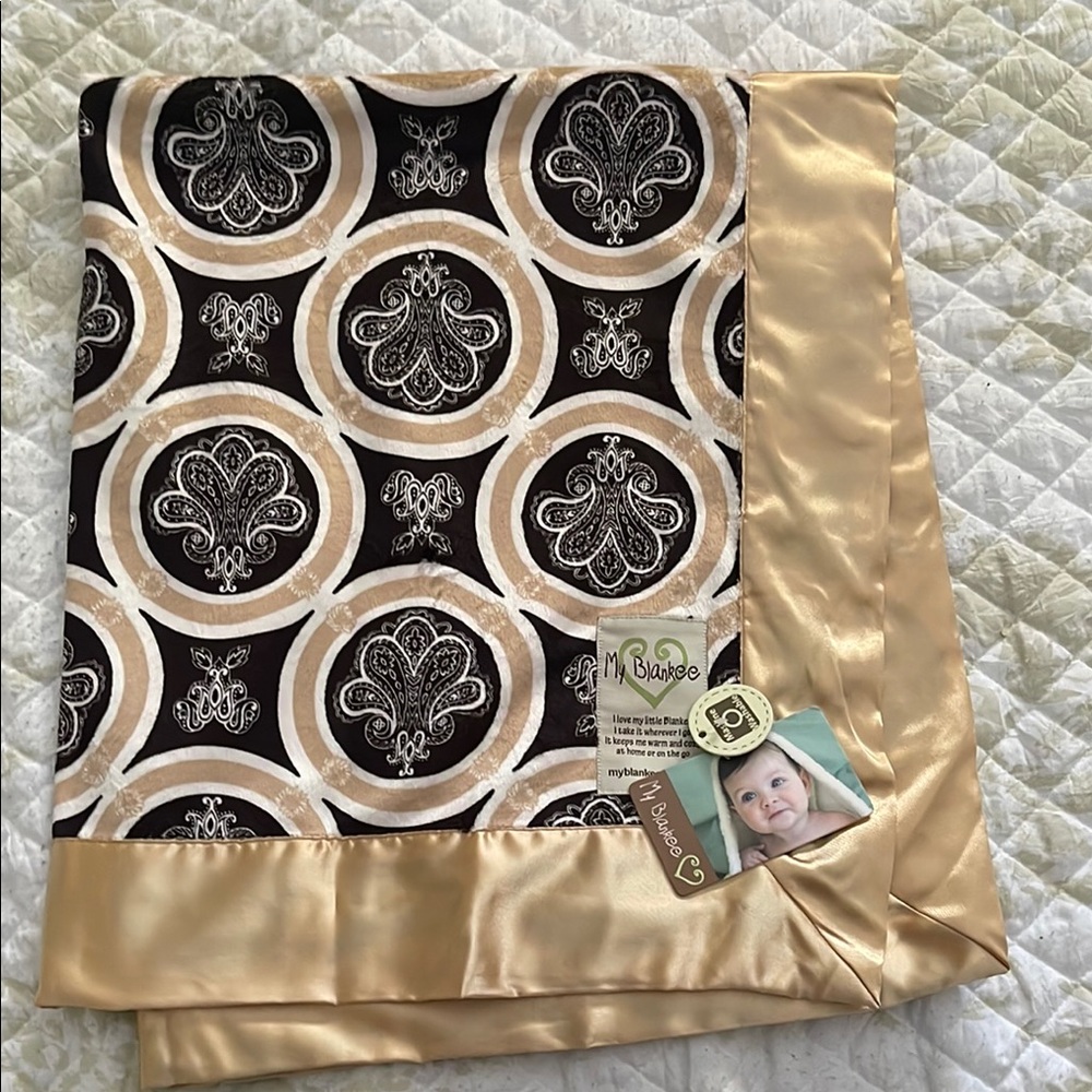 My Blankee Gold and Black Patterned Blanket